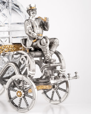 Серебряная бонбоньерка «Карета» Серебряная бонбоньерка «Карета»