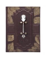 Книга «Чай» Вильяма Похлёбкина с чайной ложкой