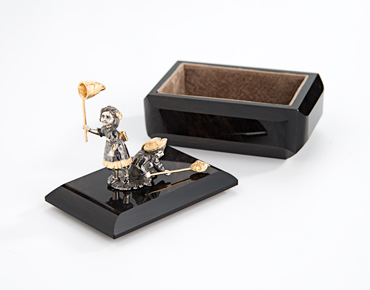 Шкатулка «Охота на бабочек» Шкатулка «Охота на бабочек»