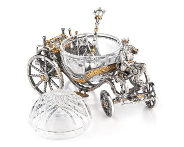 Серебряная бонбоньерка «Карета»