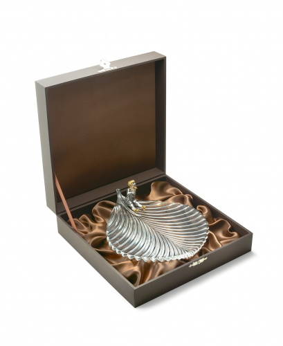 Закусочная тарелочка «Мальчик с цветами» серебро и хрусталь