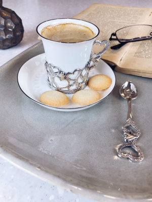 Кофейная чашка «Сердечко» с чернением с ложкой Кофейная чашка «Сердечко» с чернением с ложкой