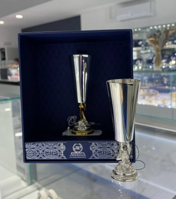 Серебряная рюмка «Золотая рыбка» Серебряная рюмка «Золотая рыбка»