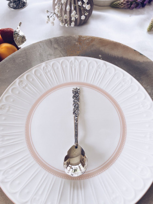 Серебряная чайная ложка «Подарочная» с чернением Серебряная чайная ложка «Подарочная» с чернением