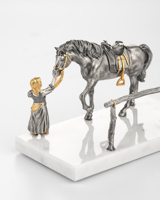 Салфетница серебро 925  «Девочка с конём» с мрамором