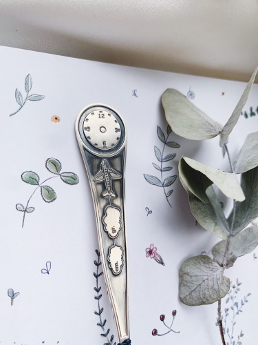 Серебряная ложка детская «Часы» с чернением