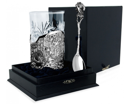 Серебряный подстаканник «Глухариная охота» литой с ложкой Серебряный подстаканник «Глухариная охота» литой с ложкой