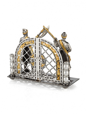 Серебряная салфетница «Стражи»