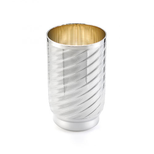 Серебряная стопка с тиснением