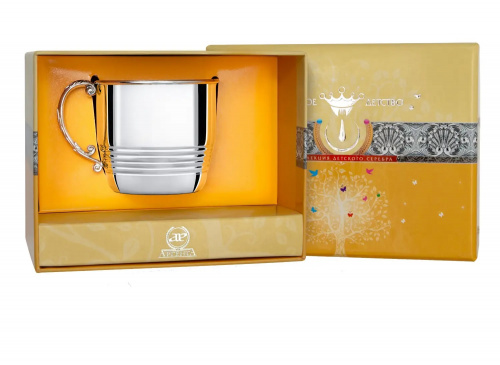 Серебряная рифленая кружка в футляре