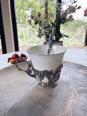 Чашка чайная «Натюрморт» с чернением в футляре