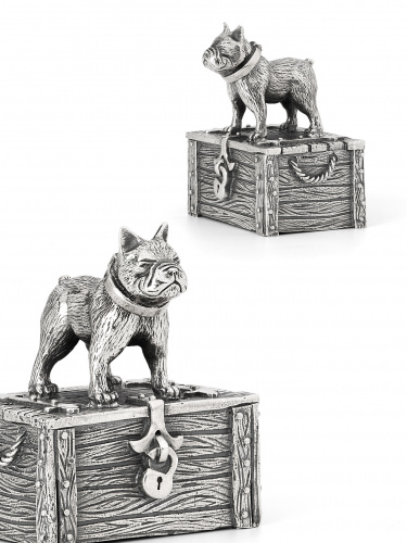 Серебряный колокольчик «Бульдог на сундуке»