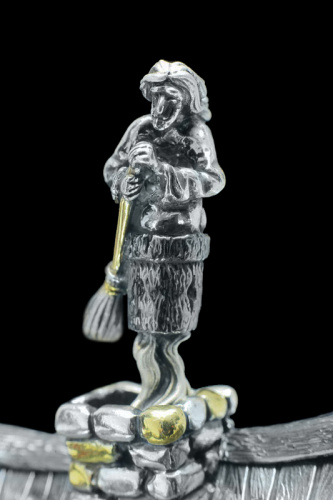 Серебряная солонка «Избушка на курьих ножках» с лопаткой