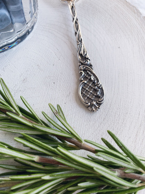 Серебряная чайная ложка «Барокко» с чернением Серебряная чайная ложка «Барокко» с чернением