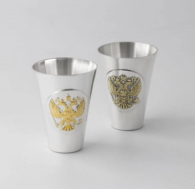 2 серебряные стопки «Герб» с позолотой 2 серебряные стопки «Герб» с позолотой