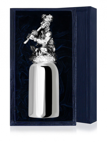 Рюмка из серебра «Заклинатель змей» с чернением