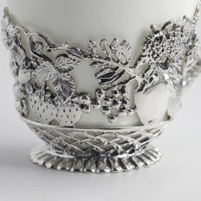 2 чашки чайные «Натюрморт» с чернением с ложками 2 чашки чайные «Натюрморт» с чернением с ложками